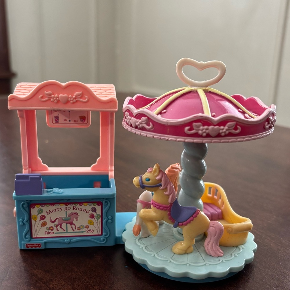 2002 Fisher Price Loving Family Sweet Streets Carousel Merry Go Round vintage